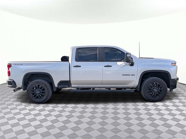 2023 Chevrolet Silverado 2500HD Custom photo 3