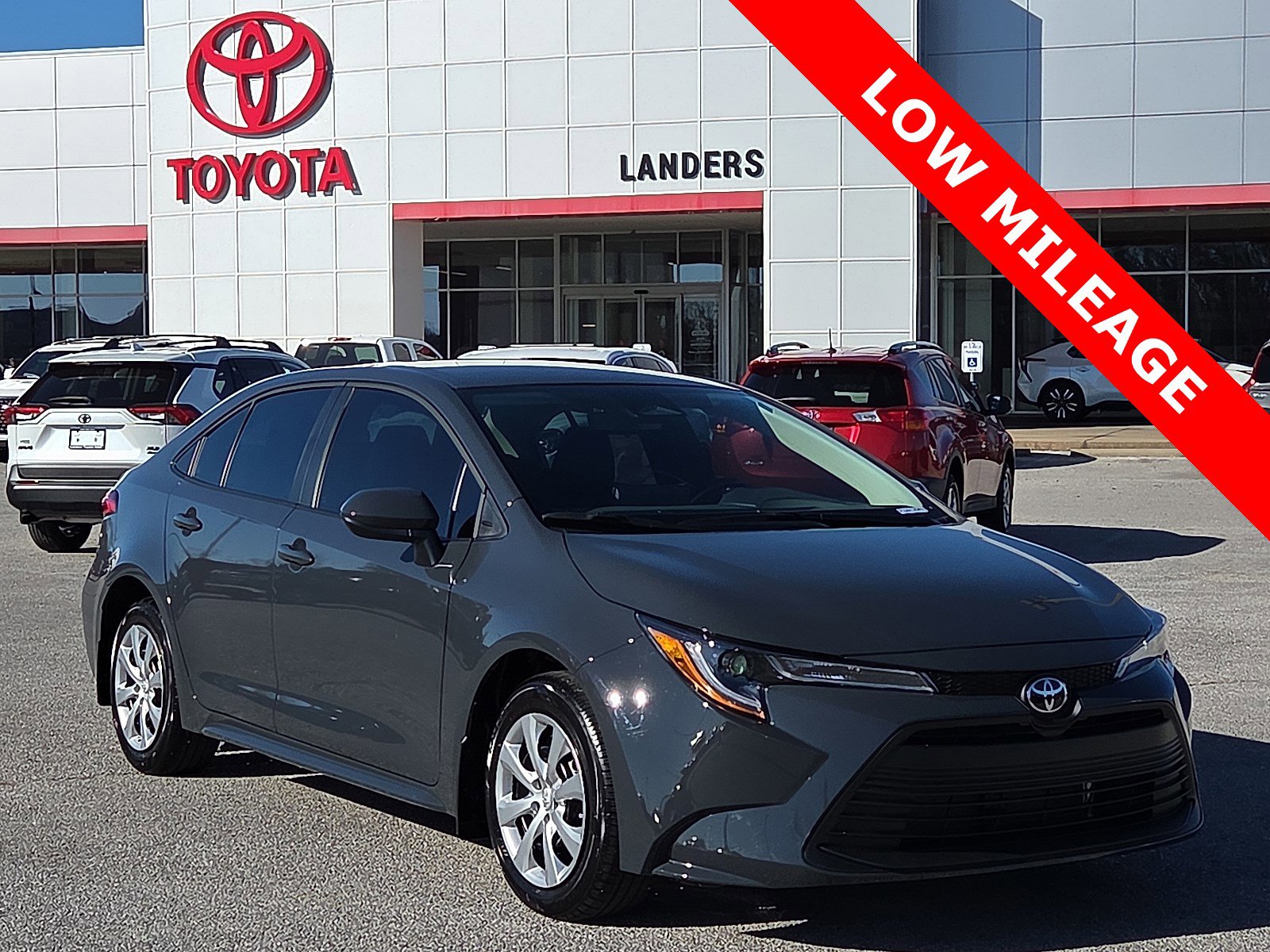 2025 Toyota Corolla LE's photo