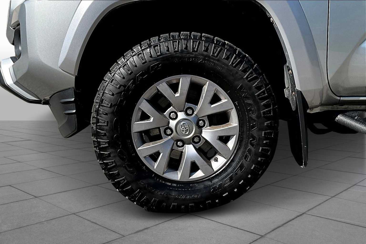2016 Toyota Tacoma SR5 photo 10