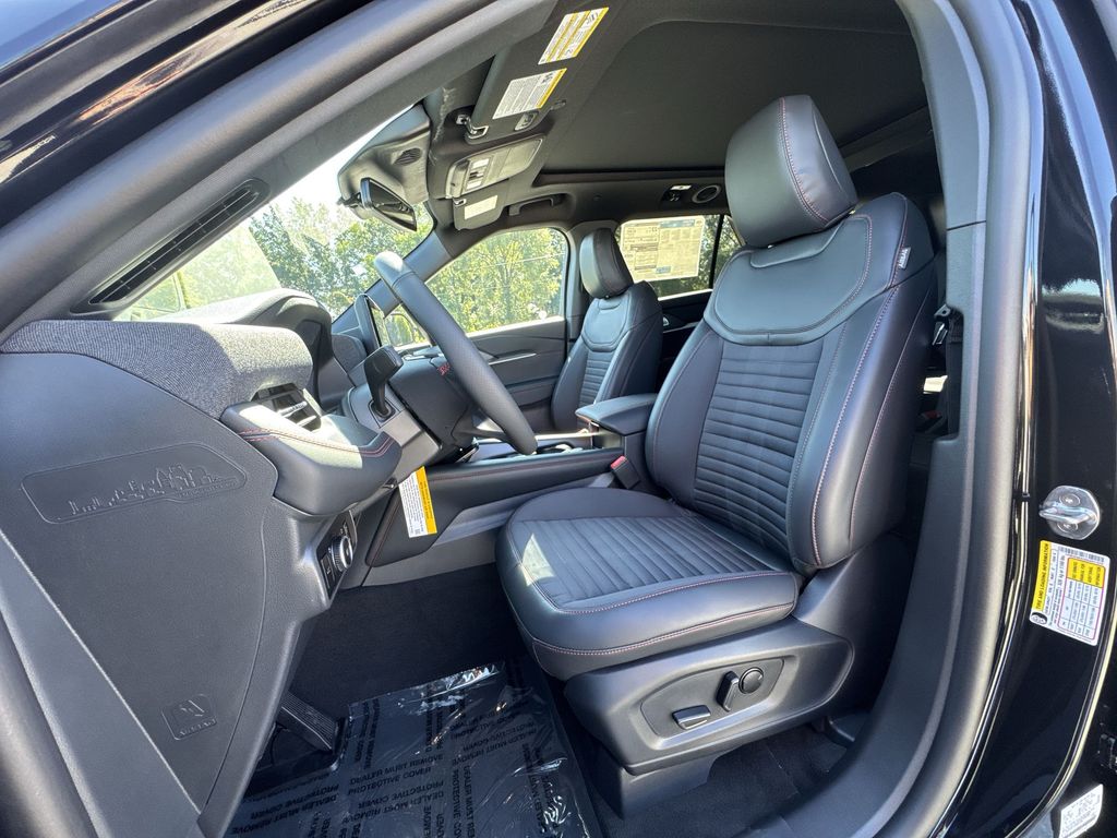 2025 Ford Explorer ST-Line photo 11