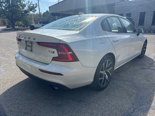 2020 Volvo S60 T6 Momentum photo 3