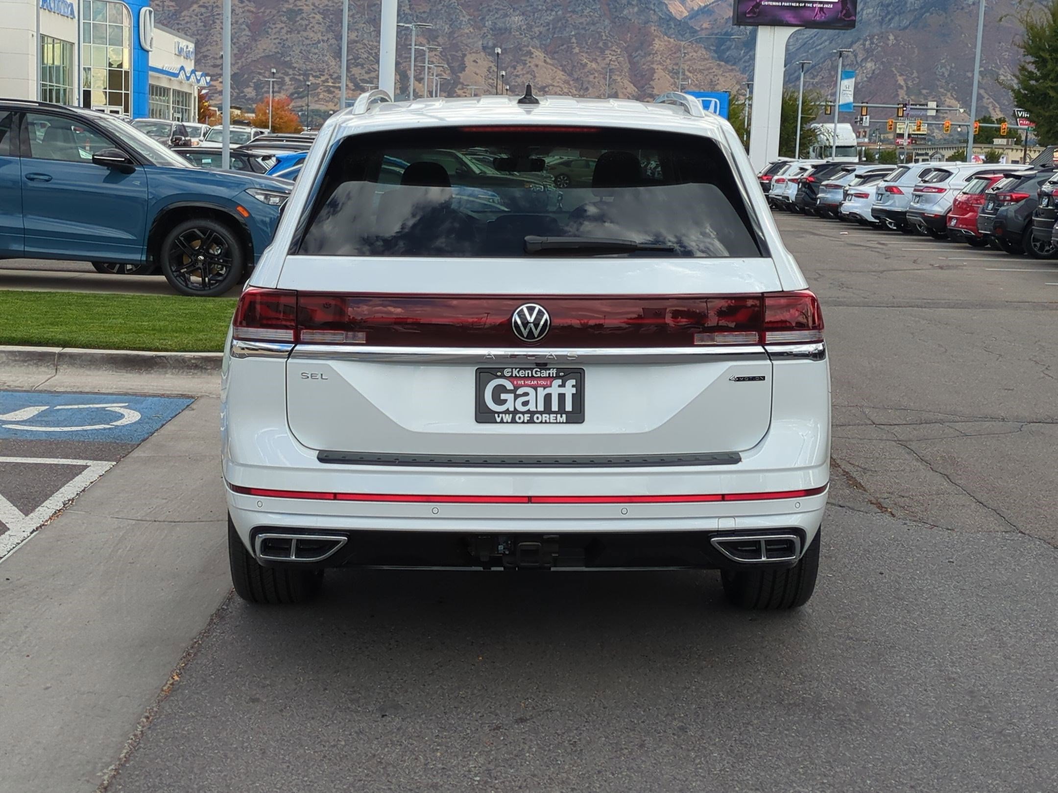 2026 Volkswagen Atlas SEL Premium R-Line photo 4