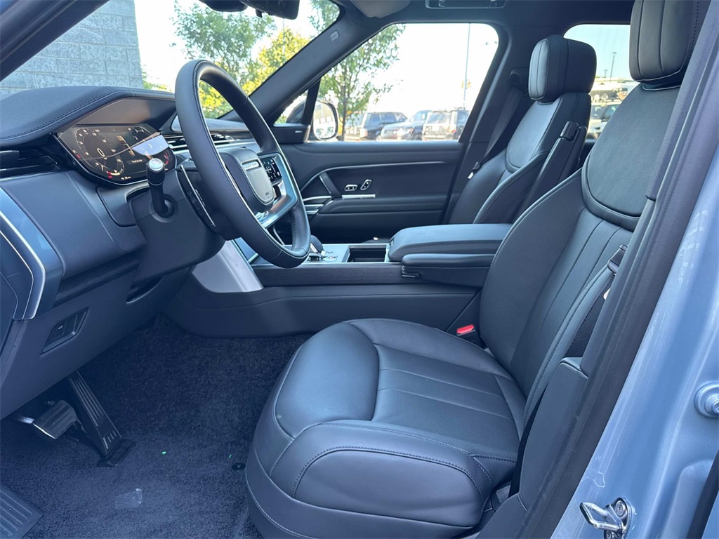 2025 Land Rover Range Rover SE photo 18