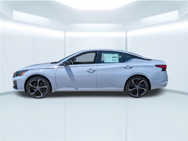 2025 Nissan Altima 2.5 SR photo 2