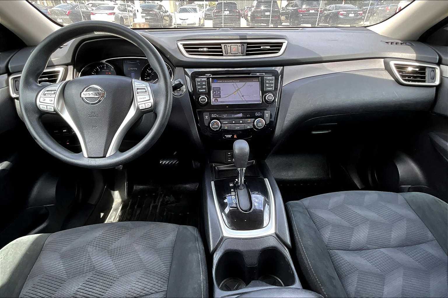 2016 Nissan Rogue SV photo 11