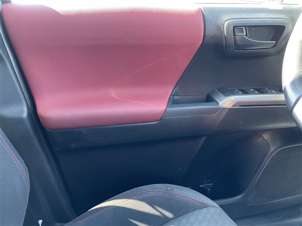 2022 Toyota Tacoma SR5 photo 25