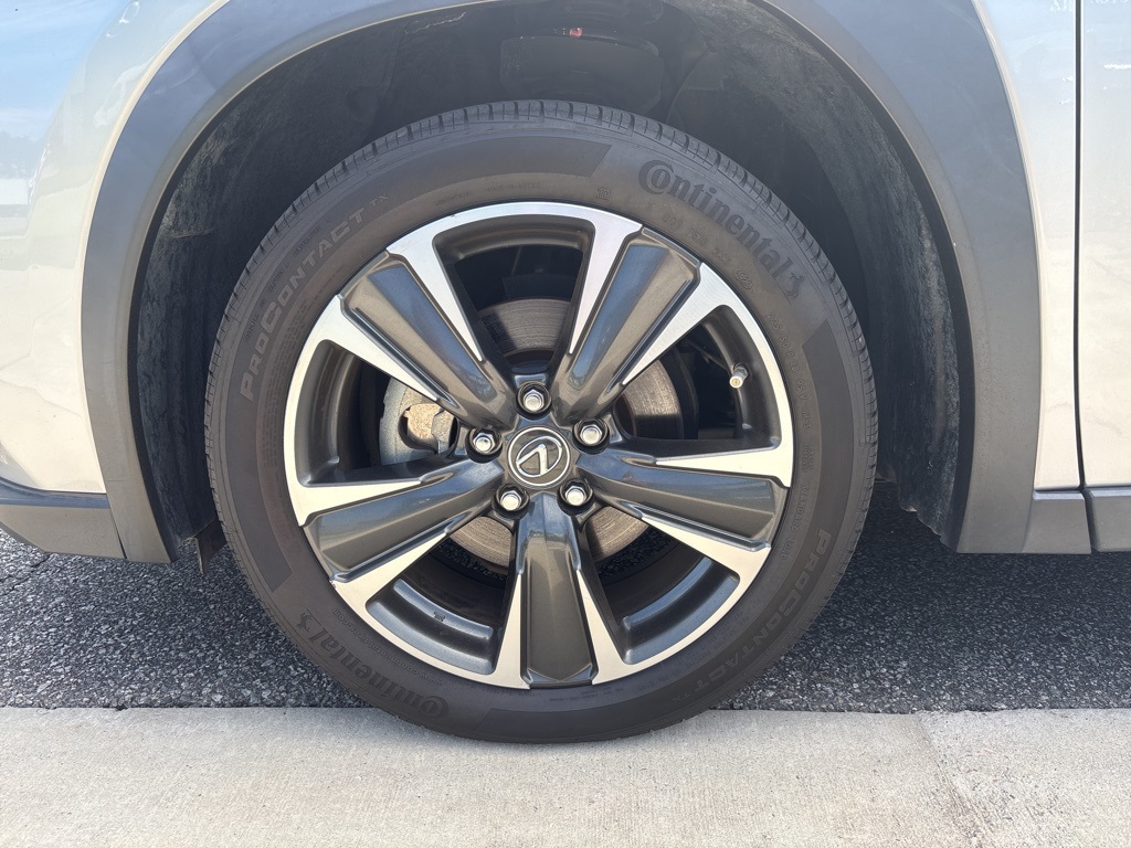 2020 Lexus UX 250h Premium photo 11