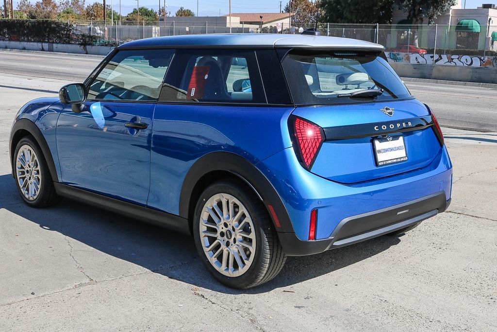 2025 Mini Cooper 2 Door Hardtop Iconic photo 6