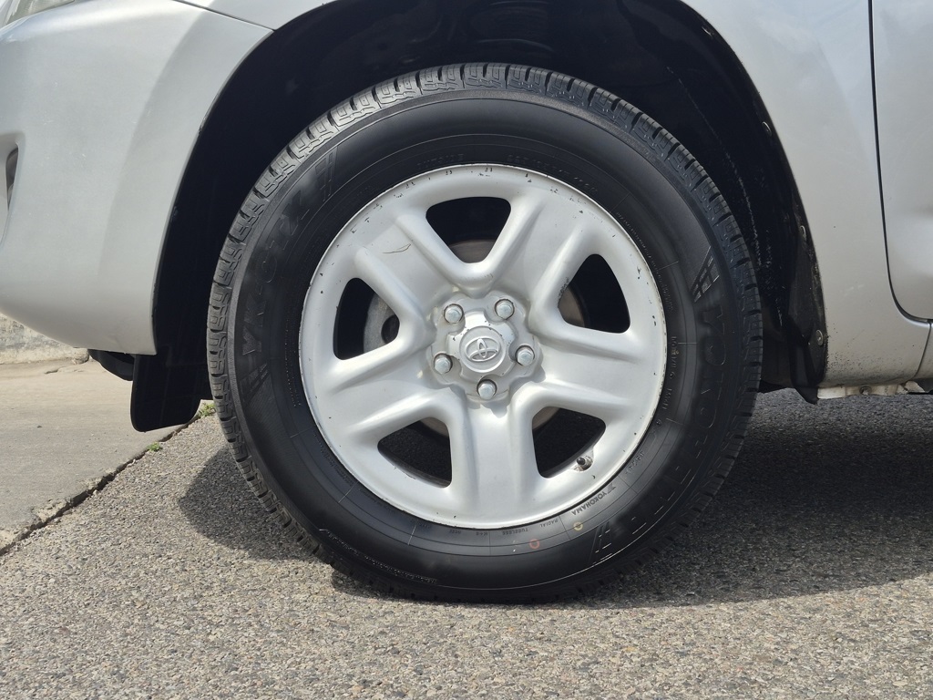 2012 Toyota RAV4 Base photo 10