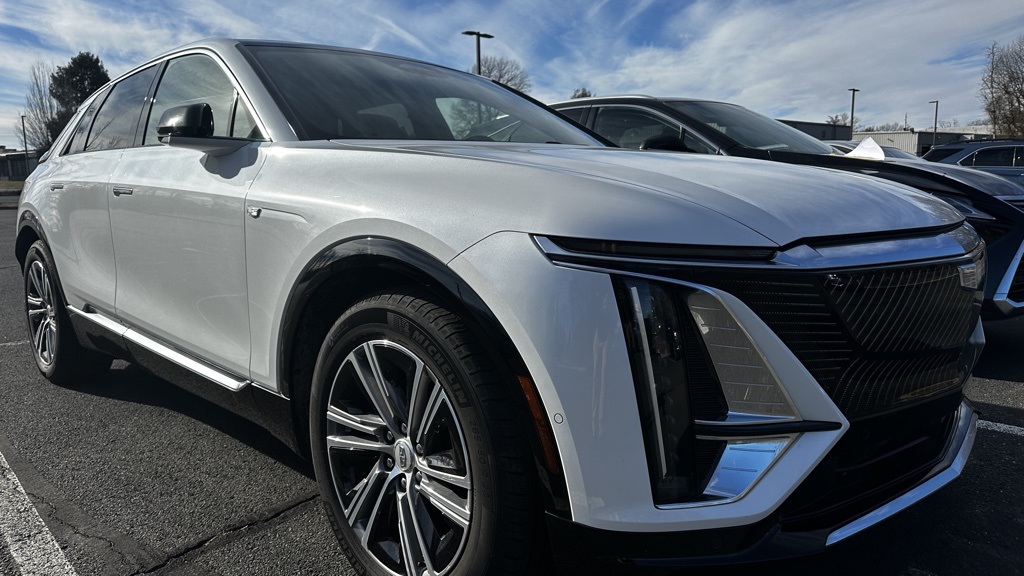 2024 Cadillac LYRIQ Luxury 3's photo