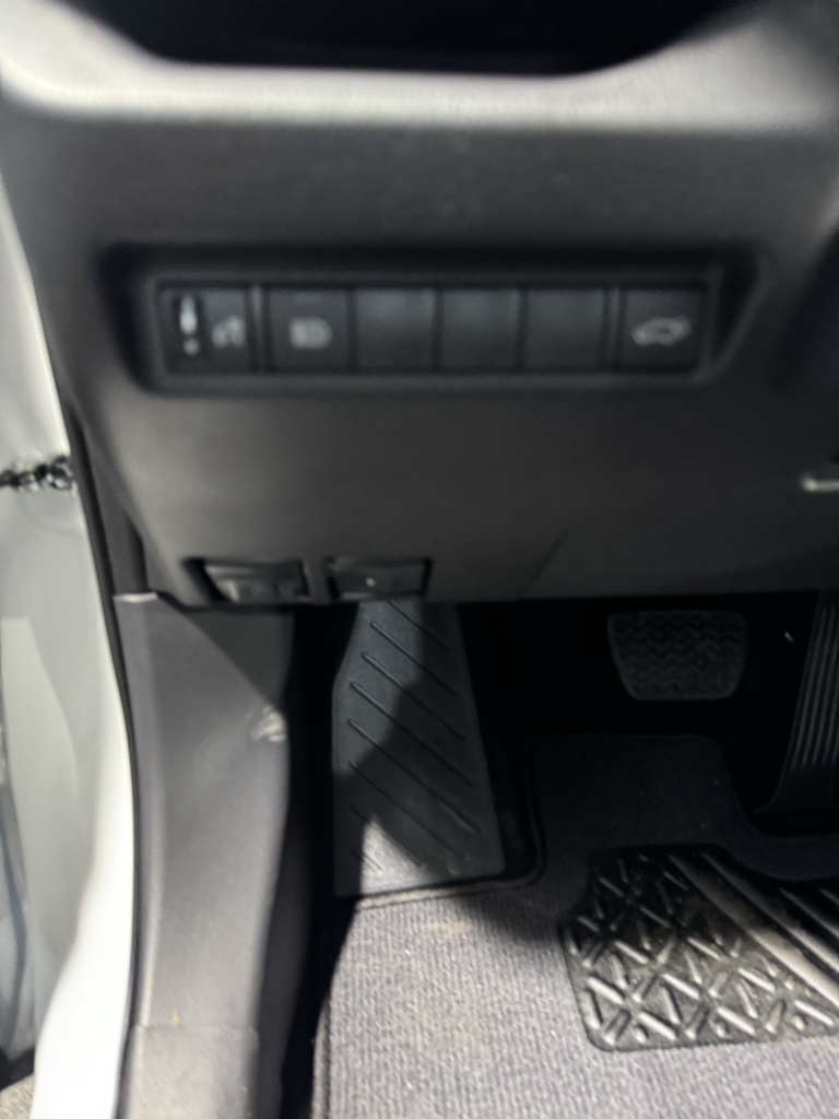 2025 Toyota RAV4 XLE Premium photo 34