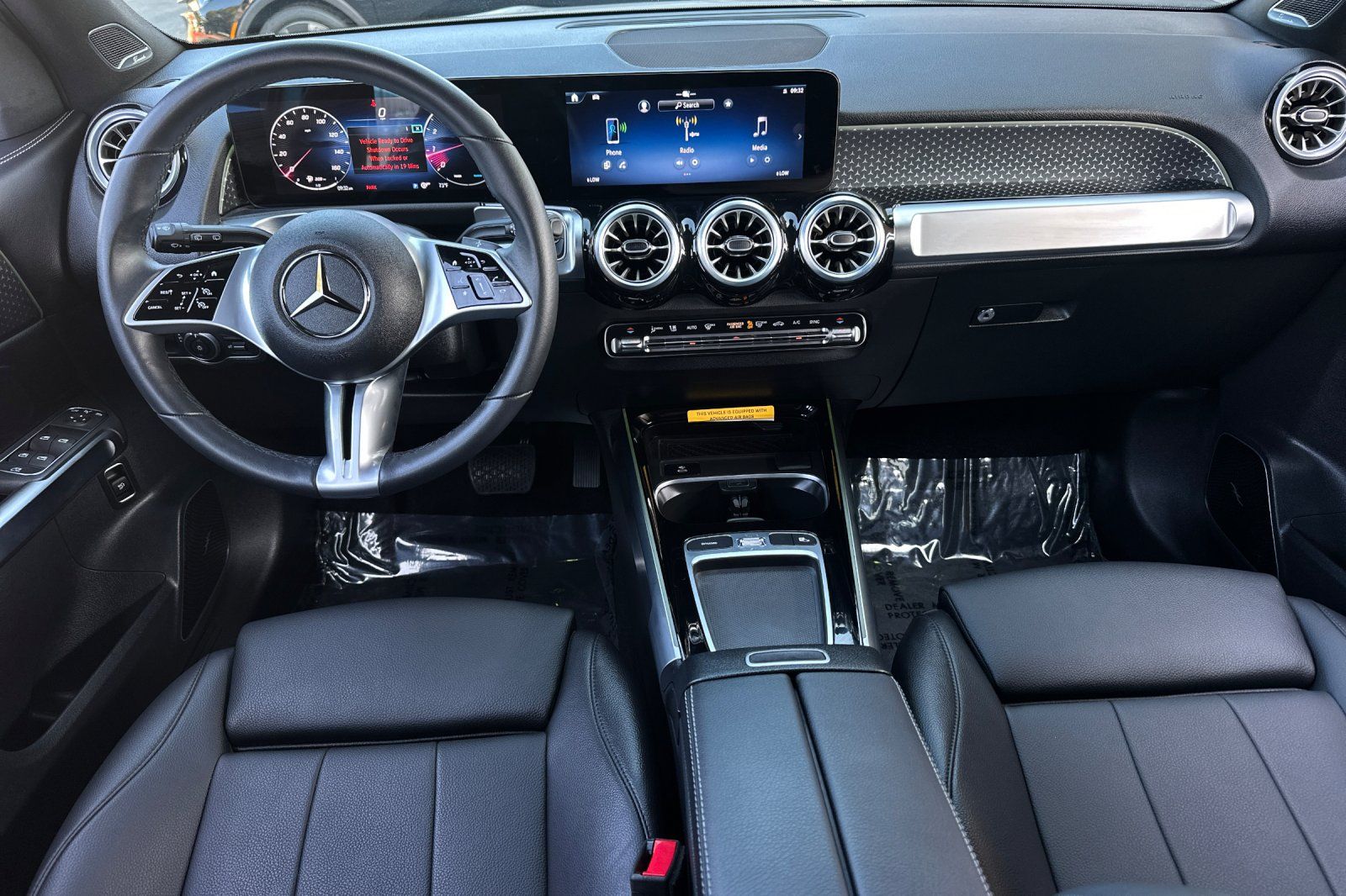 2025 Mercedes Benz GLB 250 photo 2