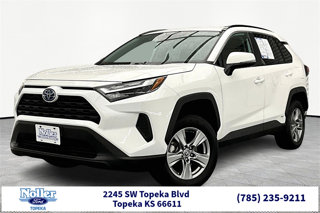 2024 Toyota RAV4 XLE's photo