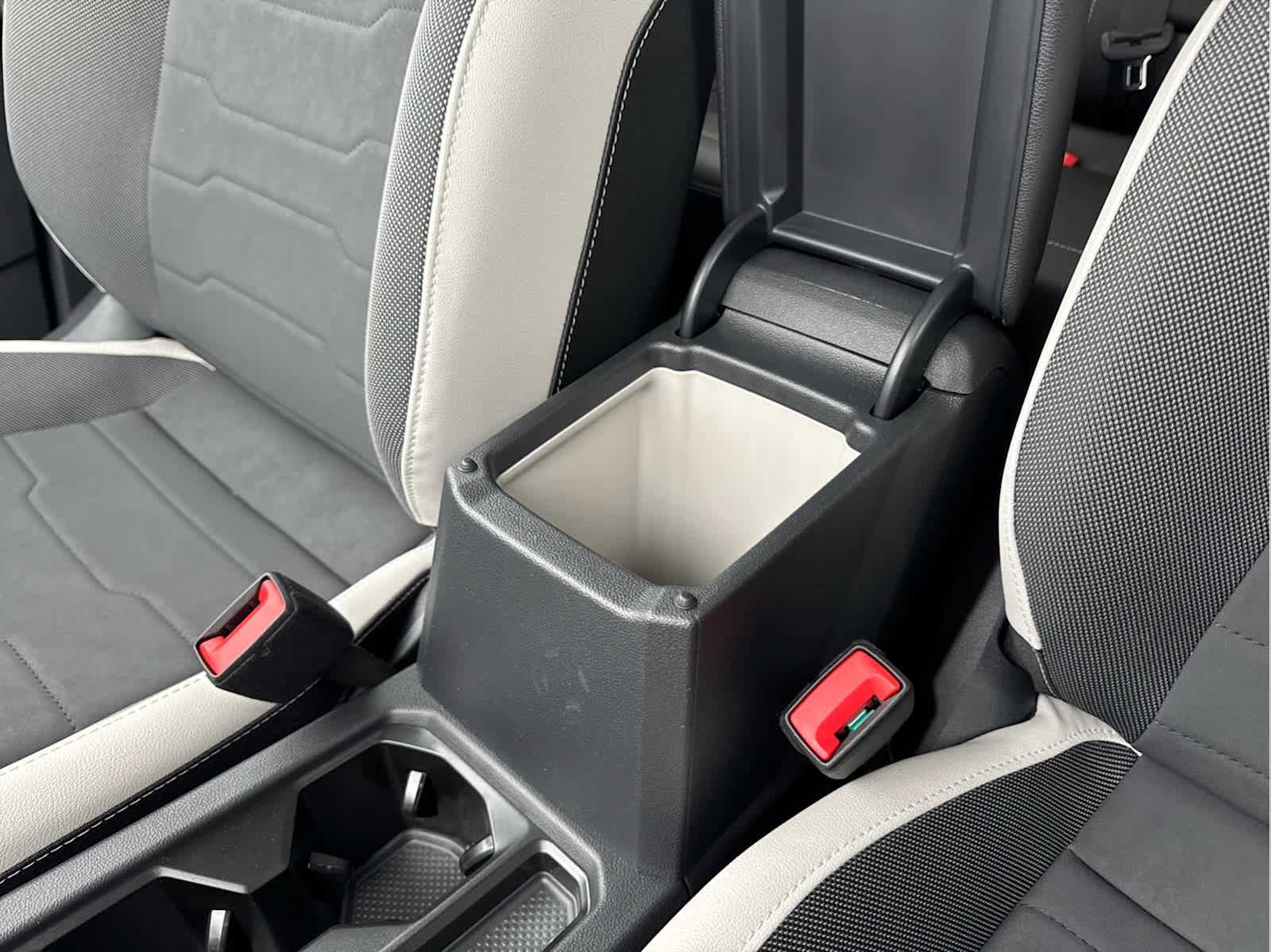 2025 Volkswagen Taos SE photo 25