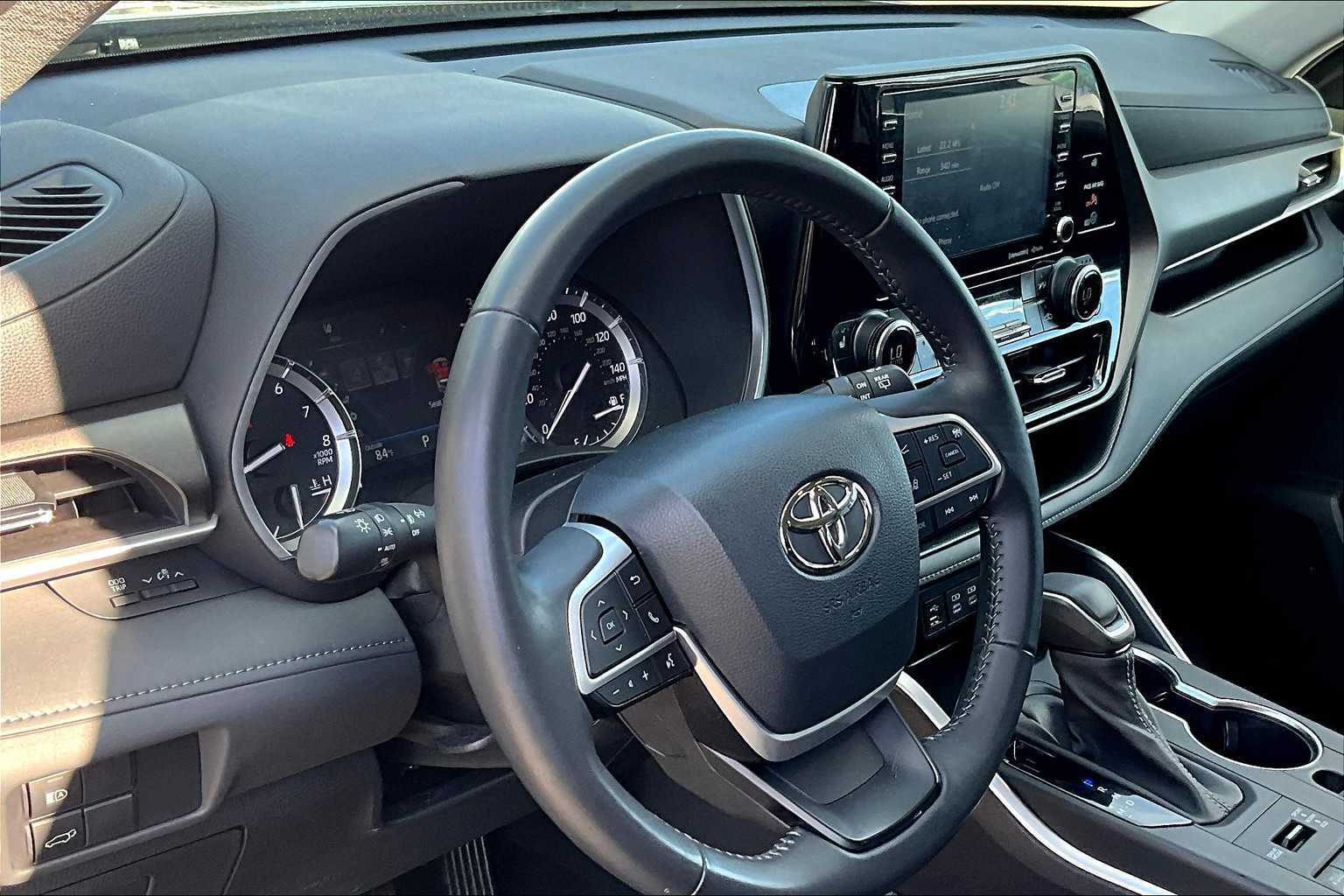 2022 Toyota Highlander XLE photo 17