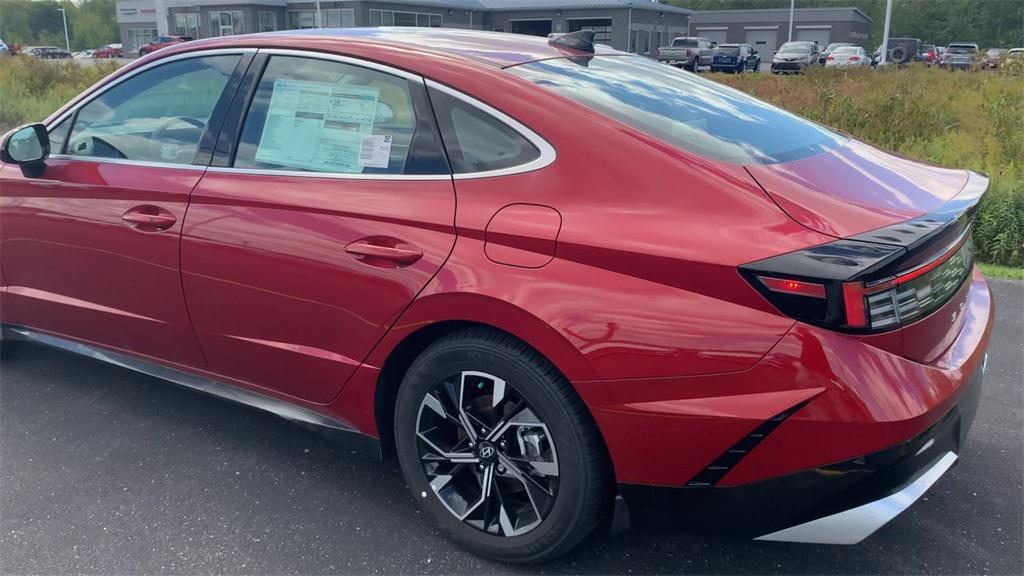 2025 Hyundai Sonata SEL photo 3