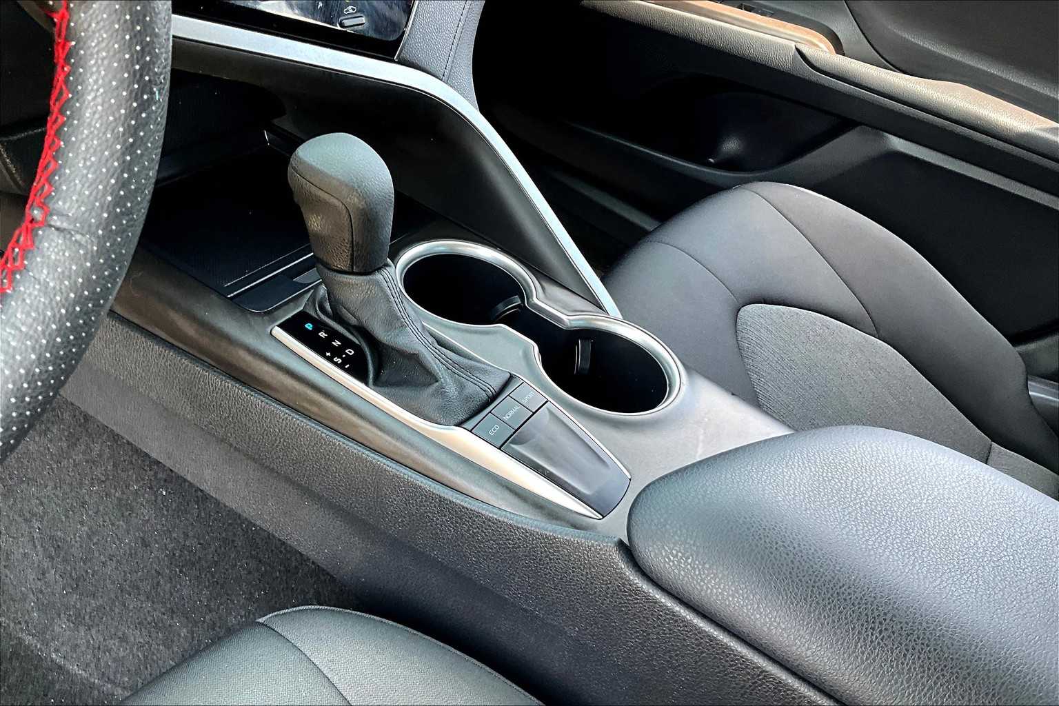 2022 Toyota Camry LE photo 16
