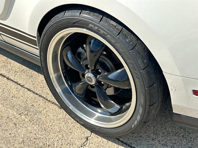 2012 Ford Mustang GT Premium photo 11