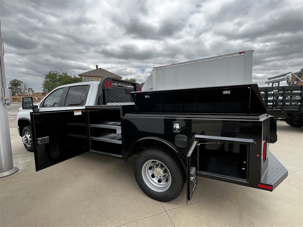 2025 Chevrolet Silverado 3500HD Work Truck photo 4