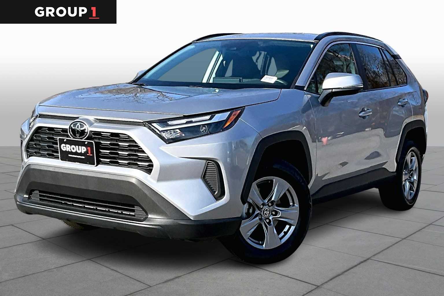 2024 Toyota RAV4 XLE's photo