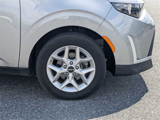 2024 Kia Soul LX photo 11