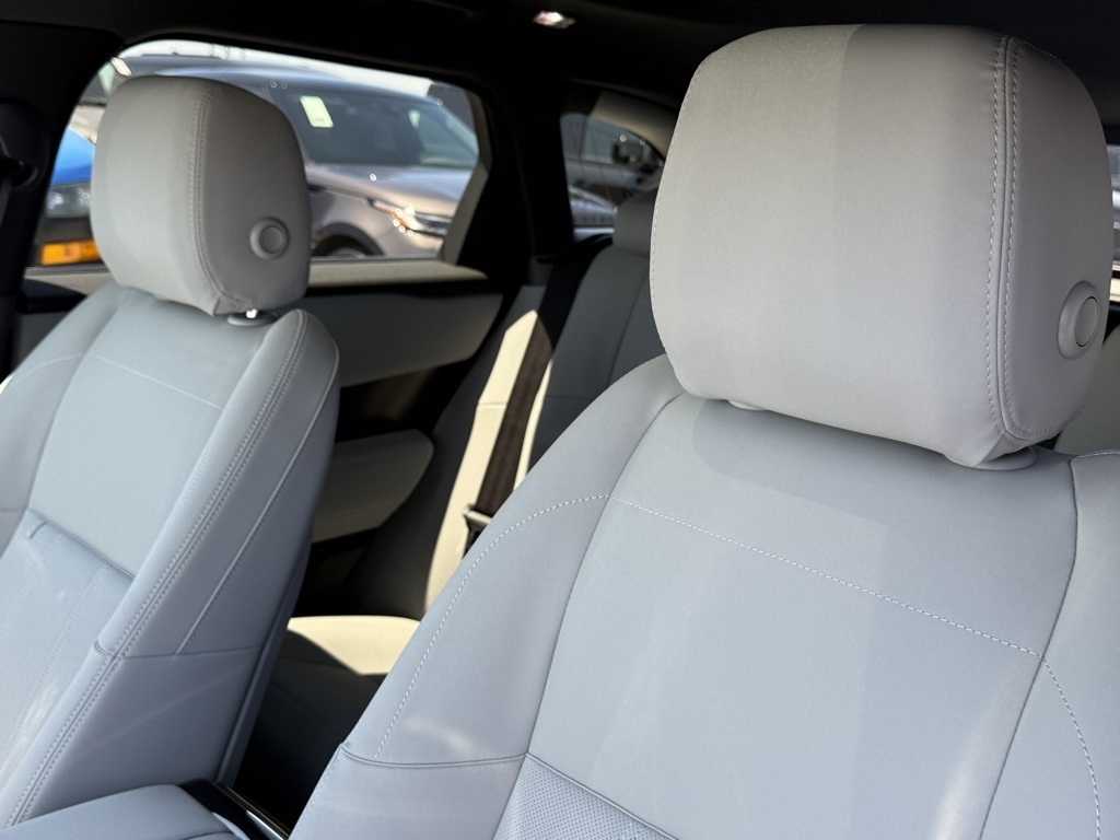 2026 Land Rover Range Rover Velar SE photo 11