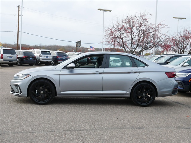 2025 Volkswagen Jetta 1.5T SE photo 3