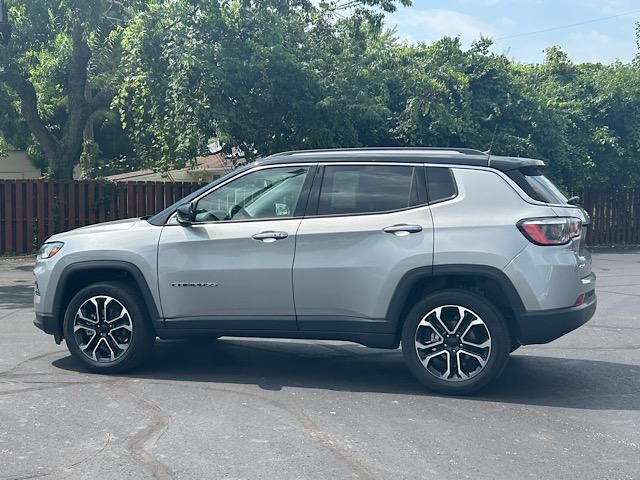 2022 Jeep Compass Limited photo 5