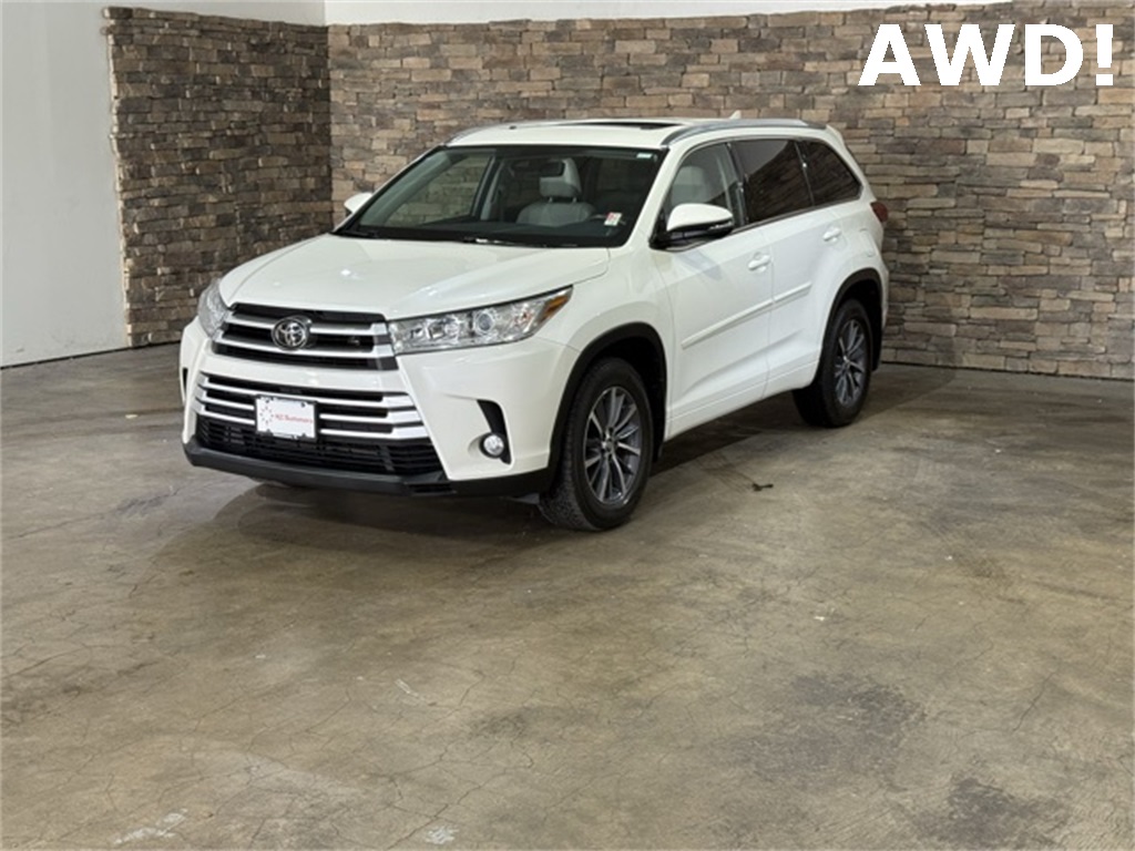 2017 Toyota Highlander SE photo 4