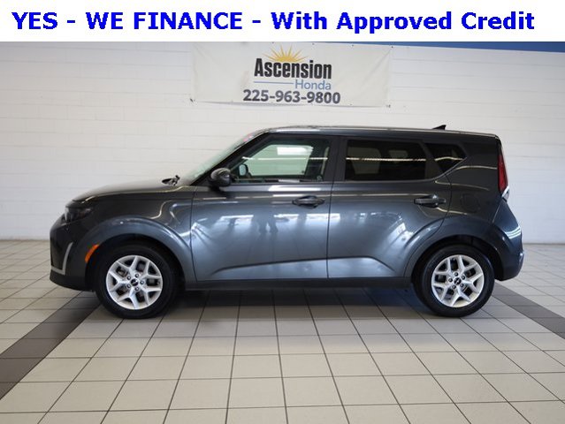 2023 Kia Soul LX photo 3