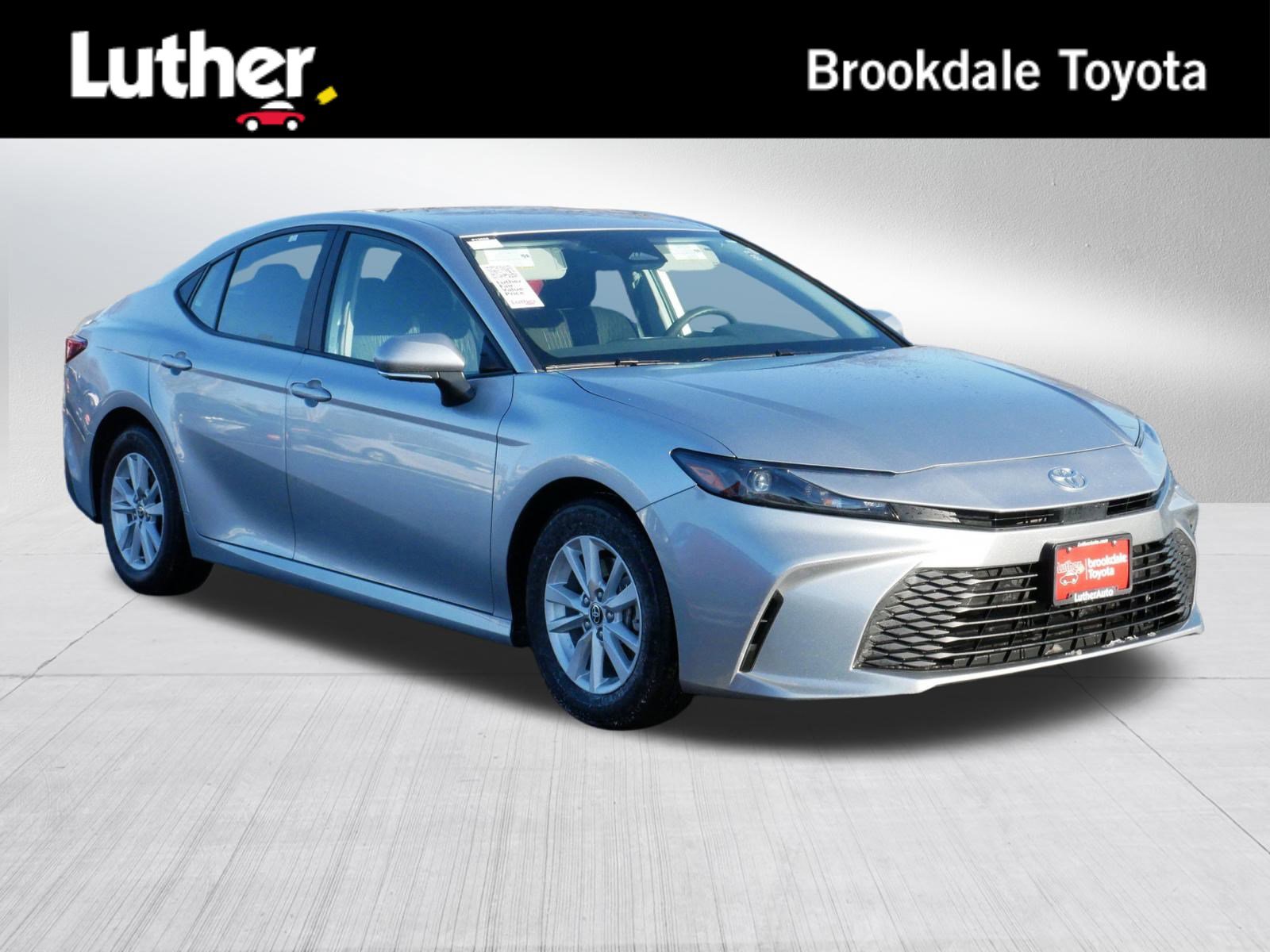 2025 Toyota Camry LE's photo