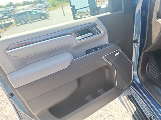 2025 Chevrolet Silverado 3500HD LTZ photo 16