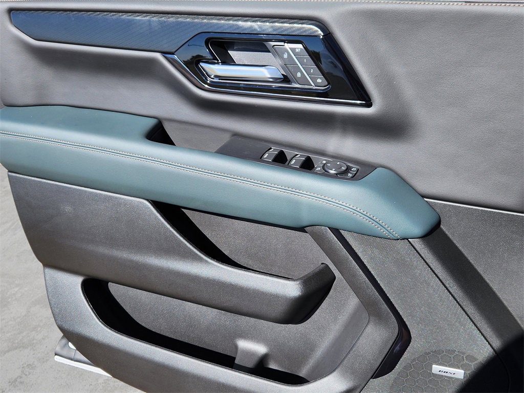 2026 Gmc Yukon AT4 photo 2