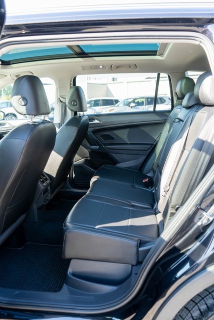 2020 Volkswagen Tiguan SEL photo 7