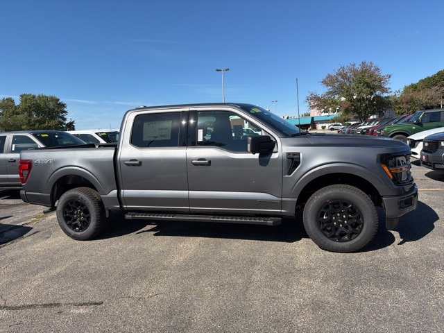 2025 Ford F-150 XLT photo 2