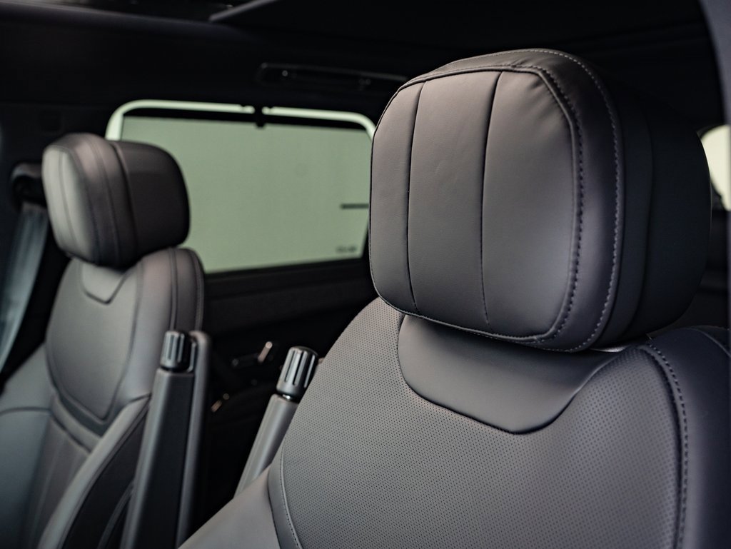 2025 Land Rover Range Rover Sport SE photo 18