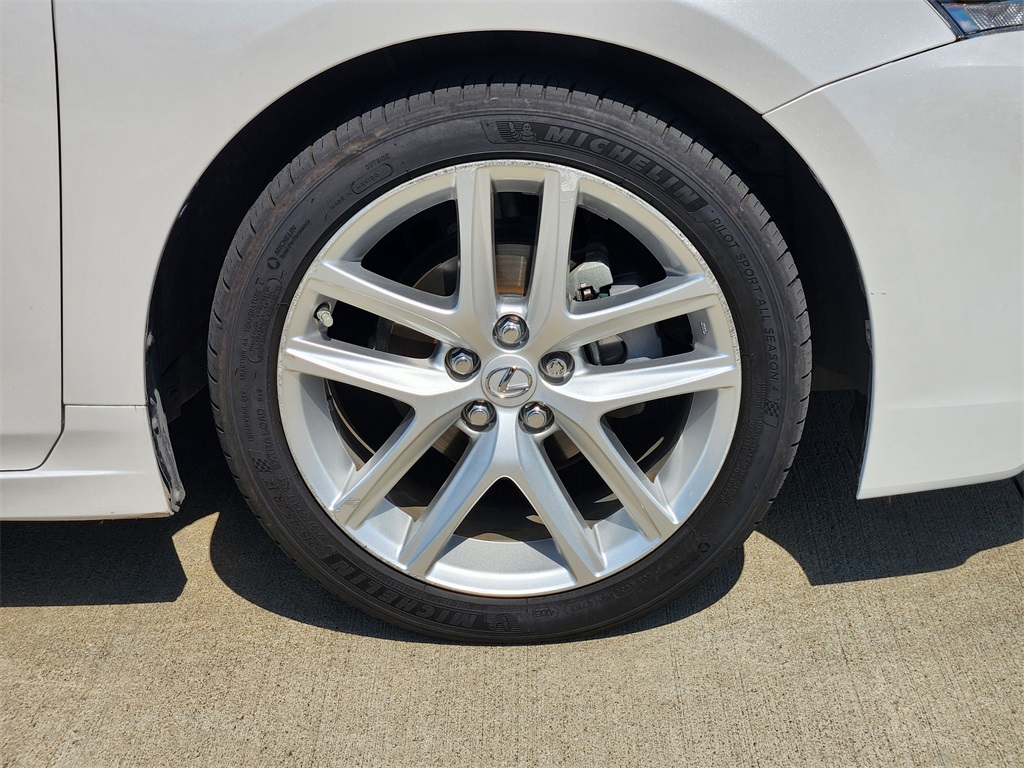 2017 Lexus CT 200h photo 10