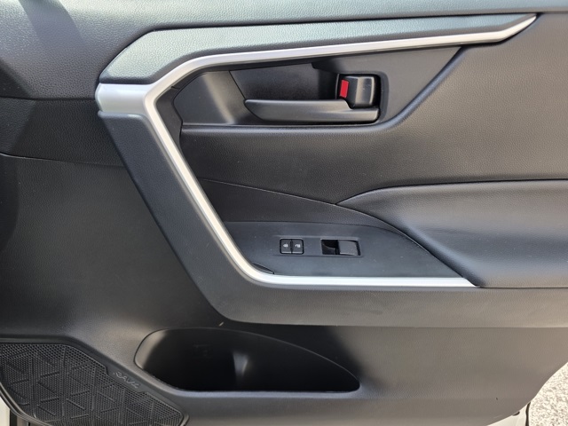 2024 Toyota RAV4 LE photo 12