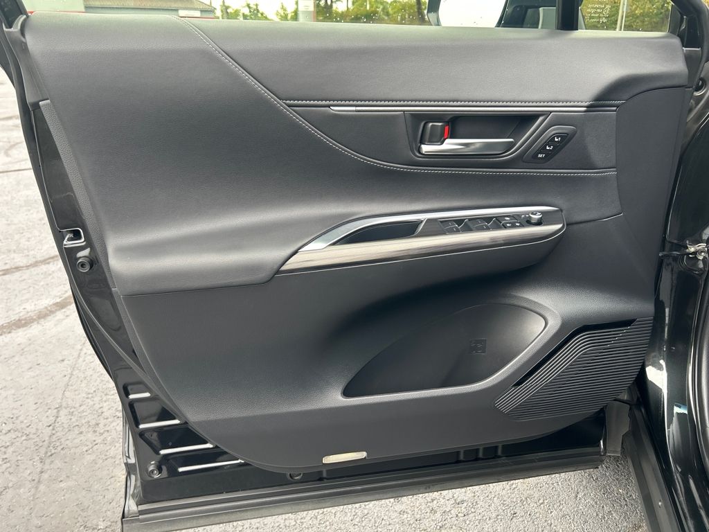 2022 Toyota Venza XLE photo 10