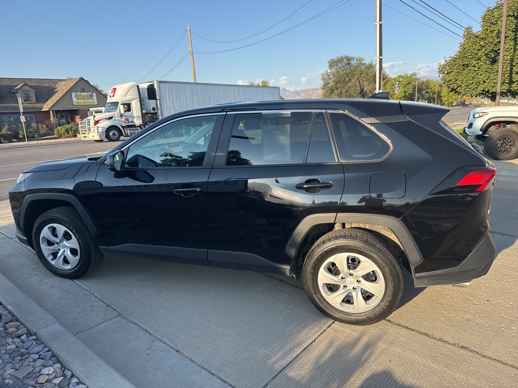 2024 Toyota RAV4 LE photo 4