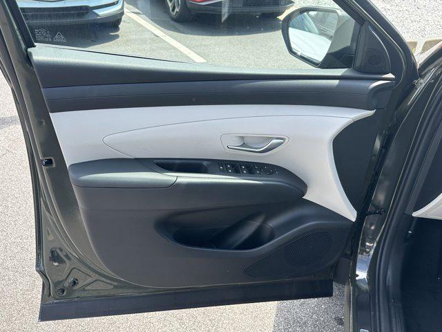 2025 Hyundai Tucson SE photo 9