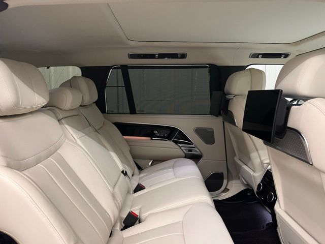 2025 Land Rover Range Rover Autobiography photo 14