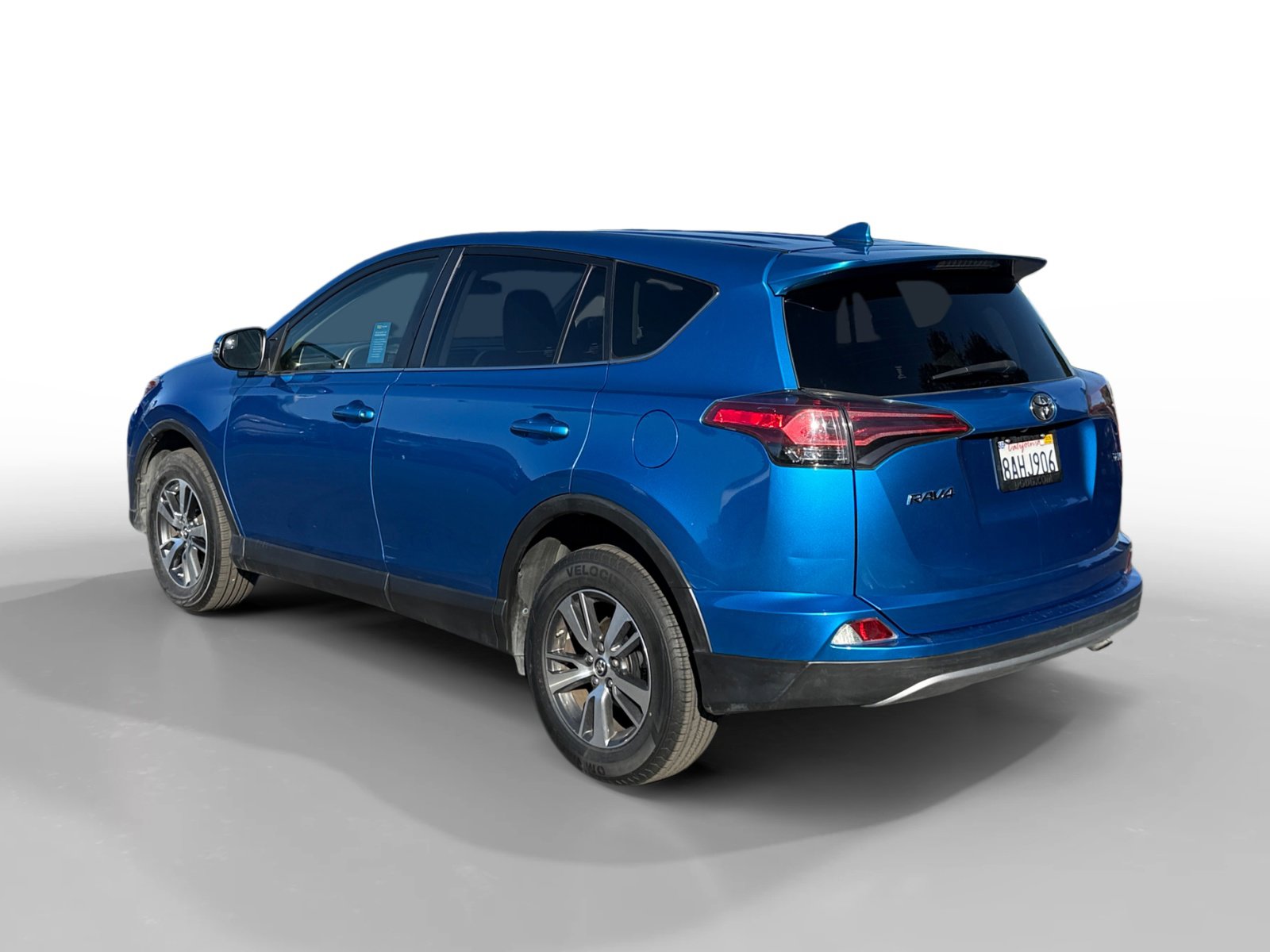 2017 Toyota RAV4 XLE photo 3