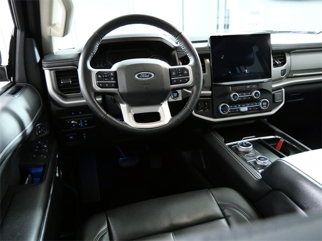 2022 Ford Expedition XLT photo 3