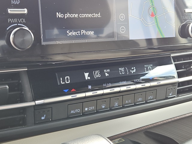 2023 Toyota Sienna XLE photo 42
