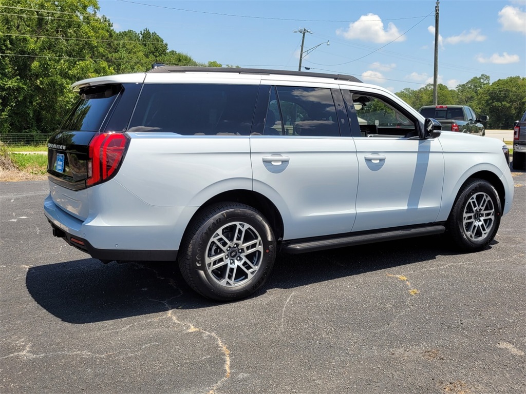 2025 Ford Expedition photo 13