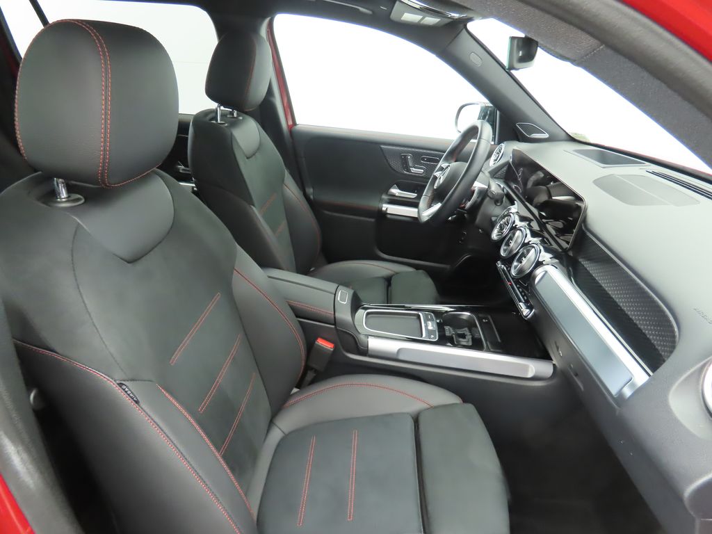 2025 Mercedes Benz GLB 250 photo 19