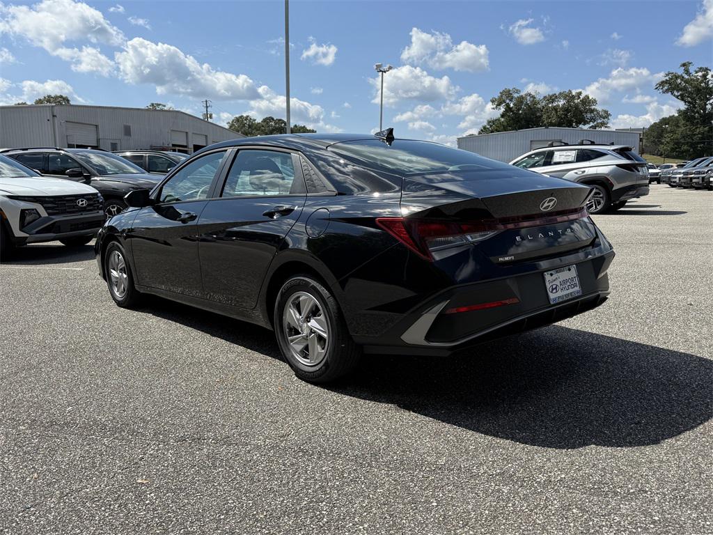 2026 Hyundai Elantra SE photo 3