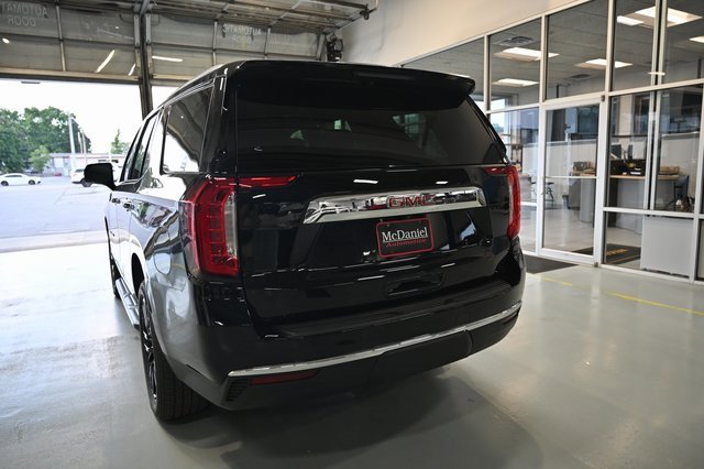 2024 Gmc Yukon SLT photo 3