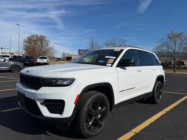2024 Jeep Grand Cherokee Altitude's photo